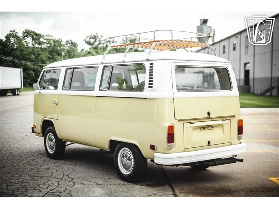 1975 Volkswagen Bay-Window Bus - Image 13 of 31