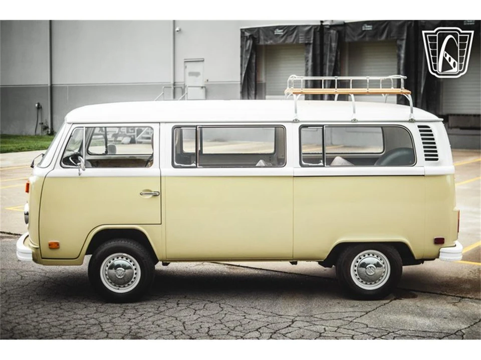 1975 Volkswagen Bay-Window Bus - Image 9 of 31