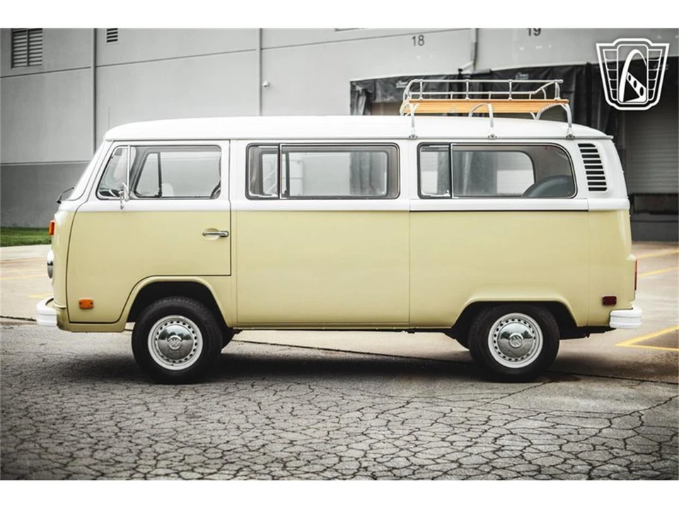 1975 Volkswagen Bay-Window Bus - Image 10 of 31