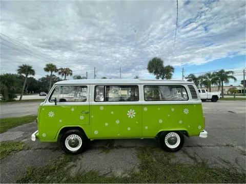 1975 Volkswagen Bus Weekender