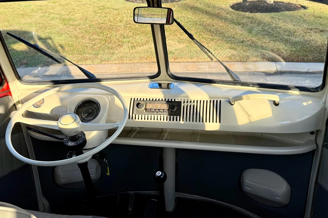 1975 Volkswagen Bay-Window Bus - Image 26 of 31