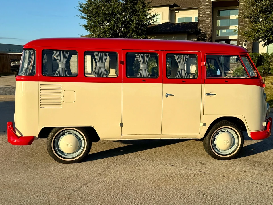 1975 Volkswagen Bay-Window Bus - Image 12 of 31