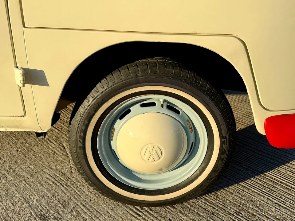 1975 Volkswagen Bay-Window Bus - Image 23 of 31