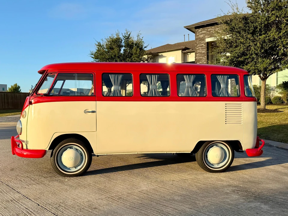 1975 Volkswagen Bay-Window Bus - Image 9 of 31