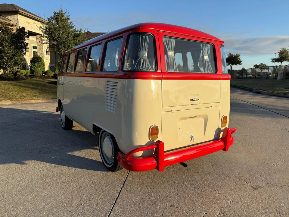 1975 Volkswagen Bay-Window Bus - Image 11 of 31