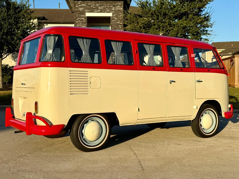 1975 Volkswagen Bay-Window Bus - Image 11 of 31