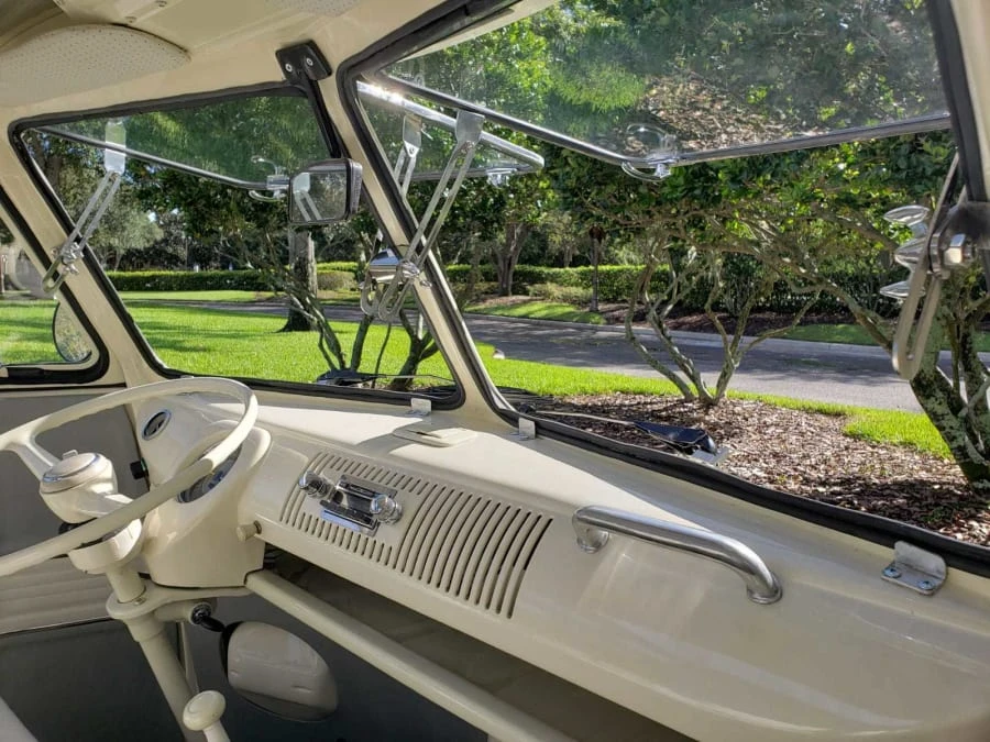 1975 Volkswagen Bay-Window Bus - Image 5 of 12