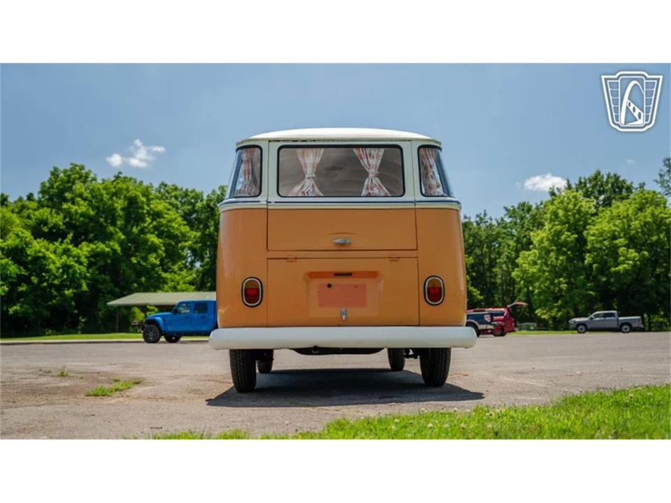1975 Volkswagen Bay-Window Bus - Image 16 of 31