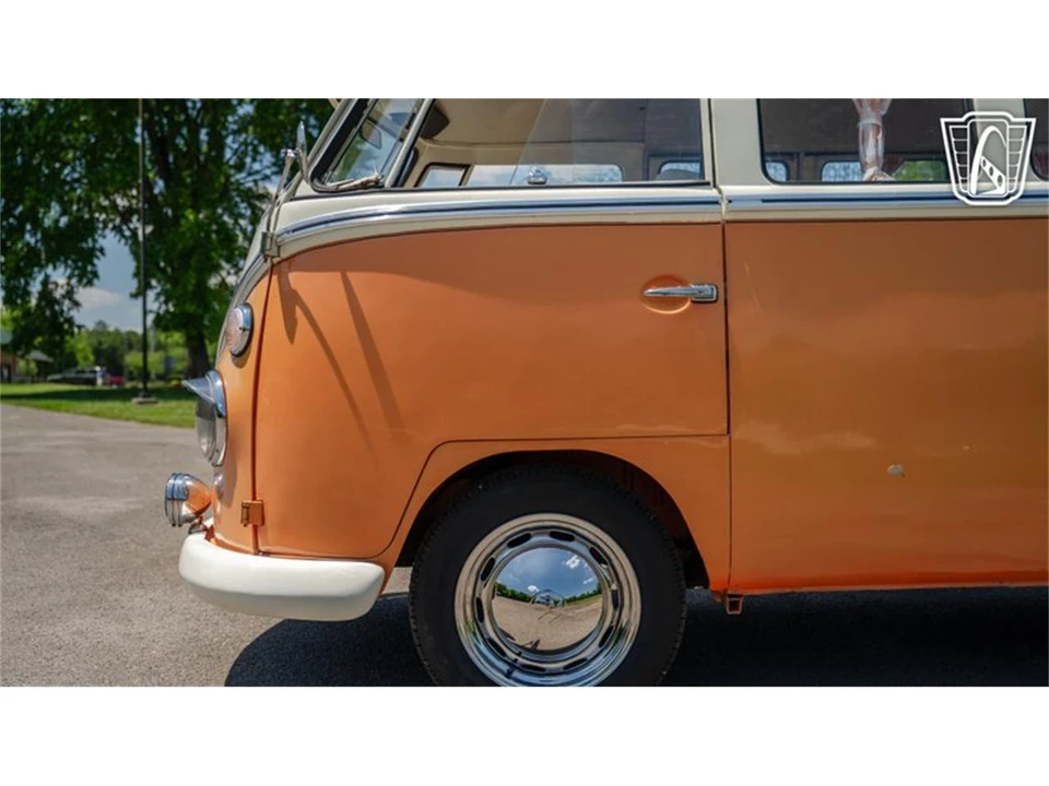 1975 Volkswagen Bay-Window Bus - Image 29 of 31