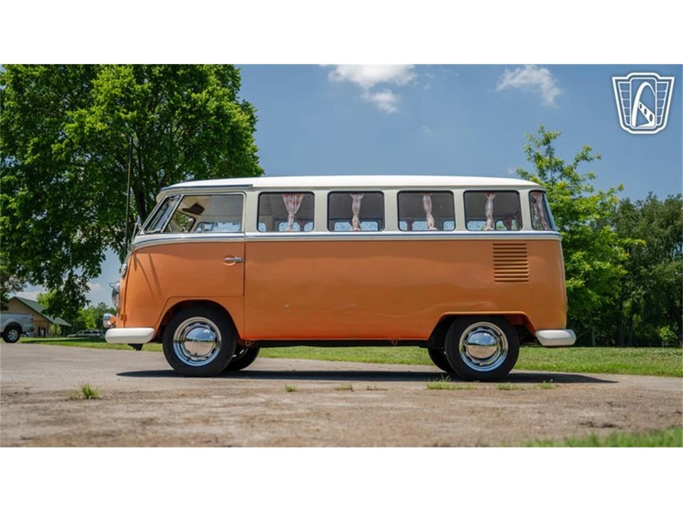 1975 Volkswagen Bay-Window Bus - Image 10 of 31