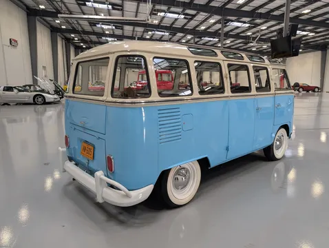 1975 Volkswagen Bus Safari