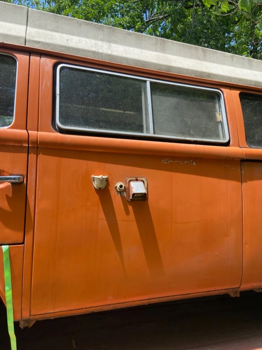 1975 Volkswagen Bay-Window Bus - Image 2 of 31