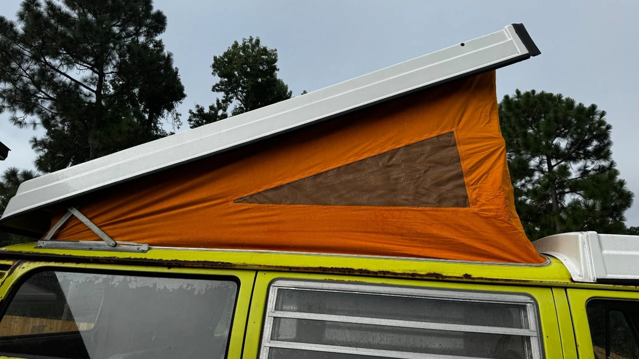 1975 Volkswagen Bay-Window Bus - Image 14 of 20