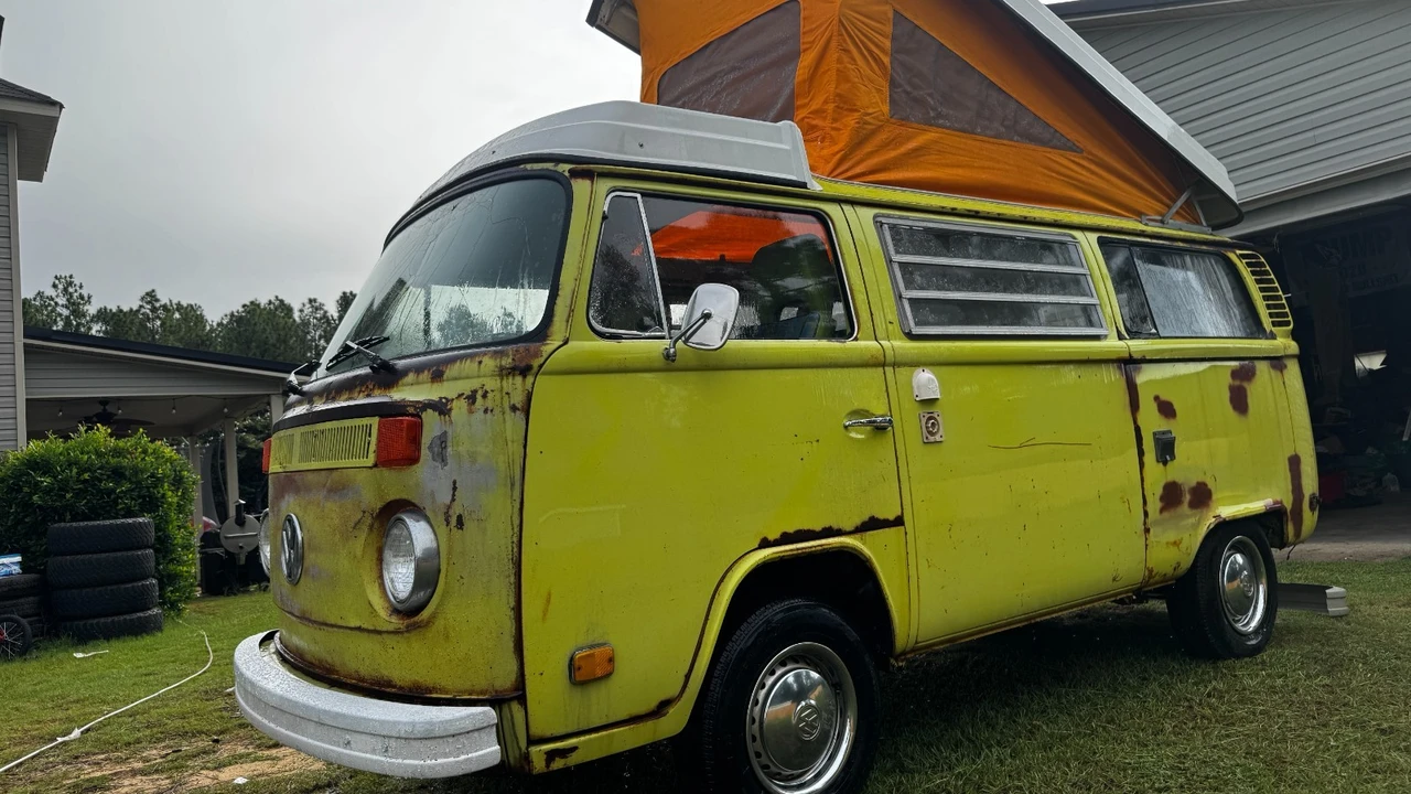 1975 Volkswagen Bay-Window Bus - Image 13 of 20
