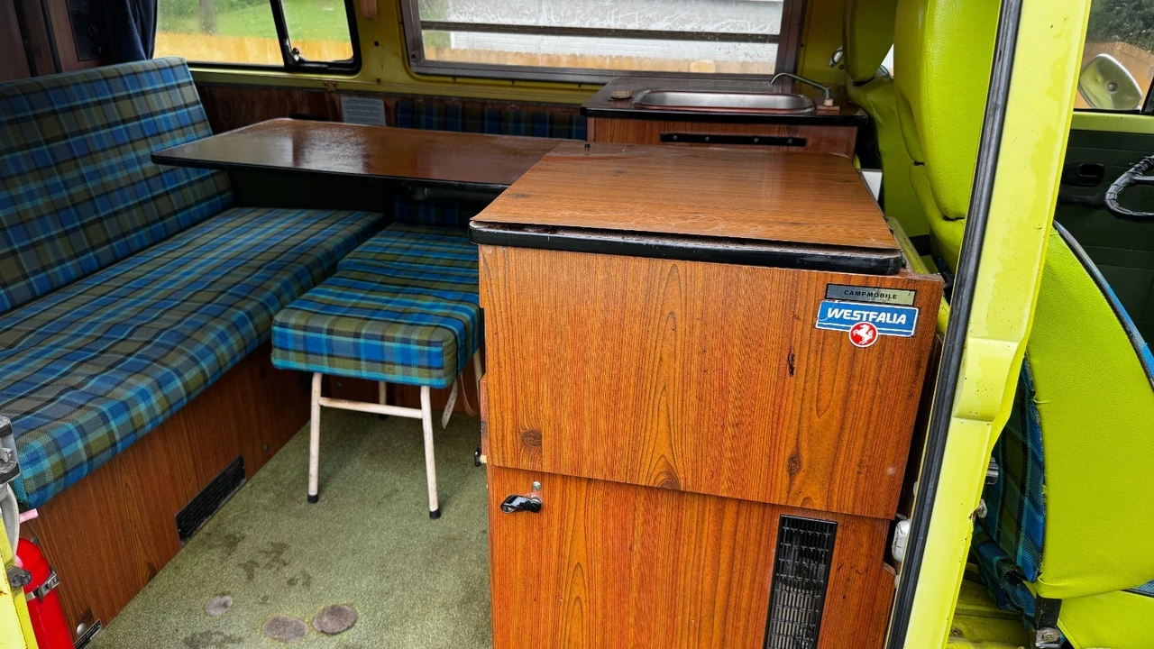 1975 Volkswagen Bay-Window Bus - Image 2 of 20