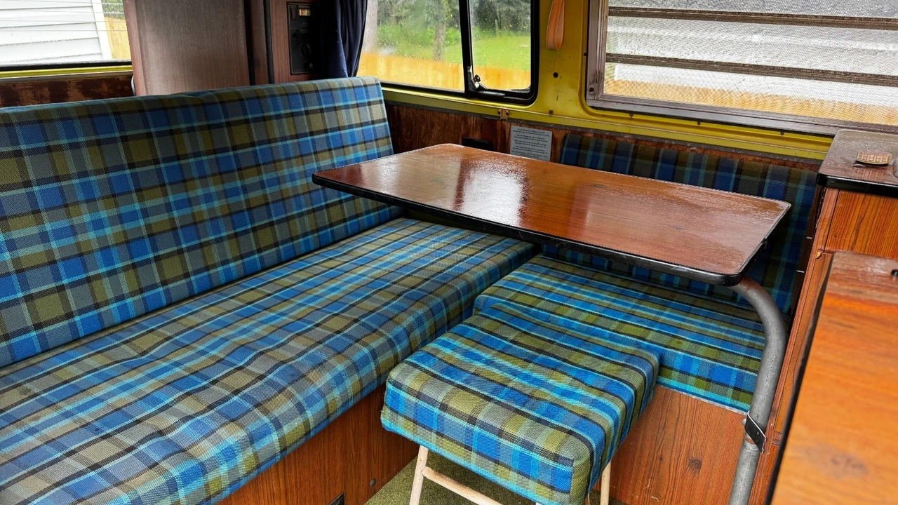 1975 Volkswagen Bay-Window Bus - Image 3 of 20