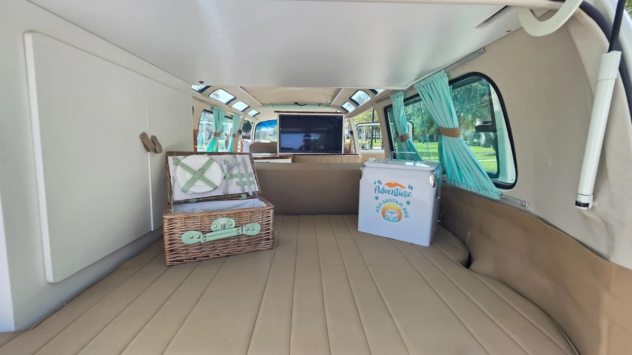1975 Volkswagen Bay-Window Bus - Image 13 of 21