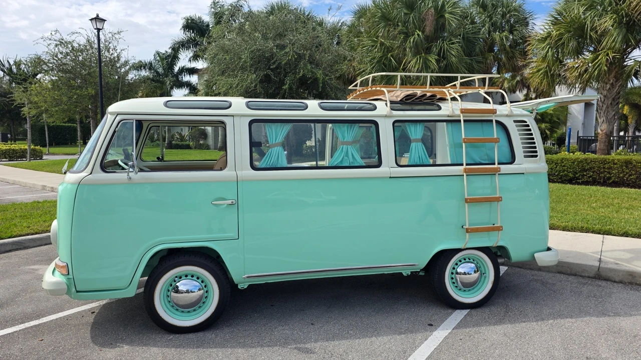 1975 Volkswagen Bay-Window Bus - Image 3 of 21