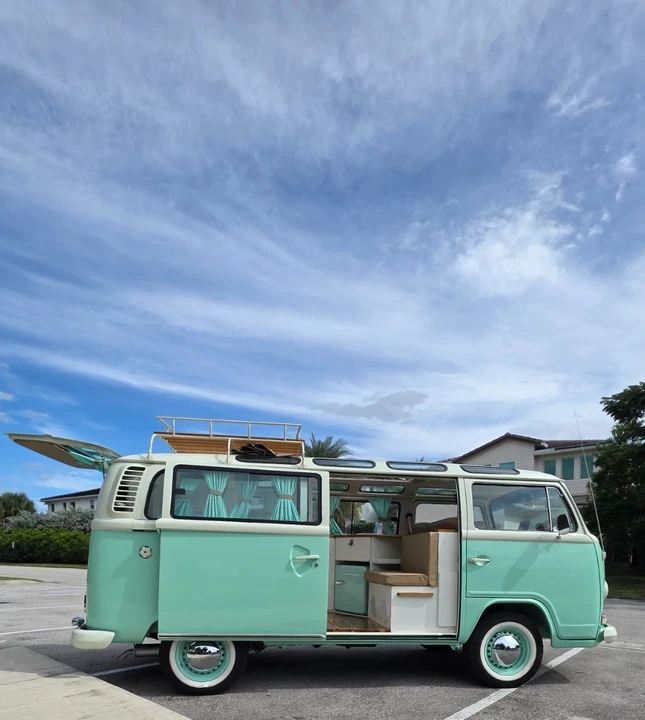 1975 Volkswagen Bay-Window Bus - Image 6 of 21