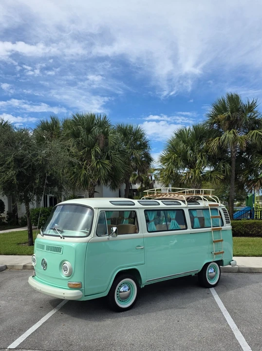 1975 Volkswagen Bay-Window Bus - Image 2 of 21