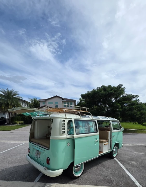 1975 Volkswagen Bay-Window Bus - Image 7 of 21