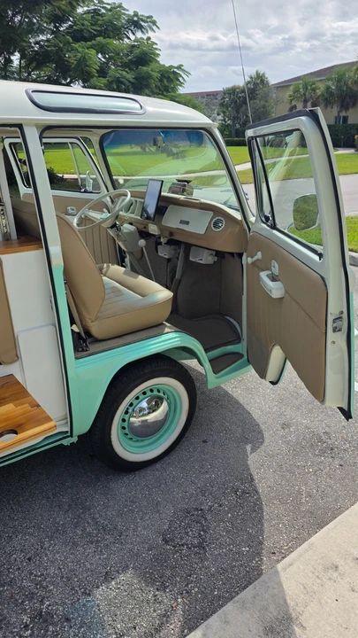 1975 Volkswagen Bay-Window Bus - Image 16 of 21