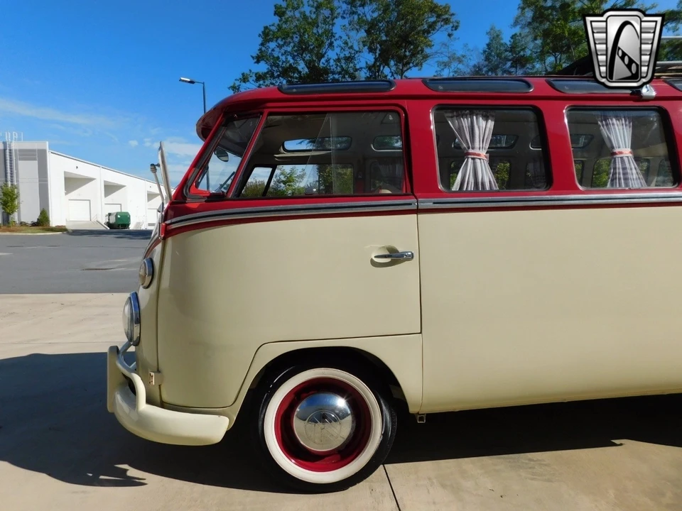 1975 Volkswagen Bay-Window Bus - Image 7 of 12