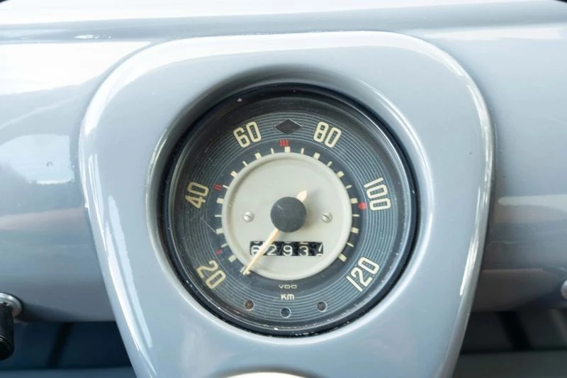 1975 Volkswagen Bay-Window Bus - Image 15 of 19