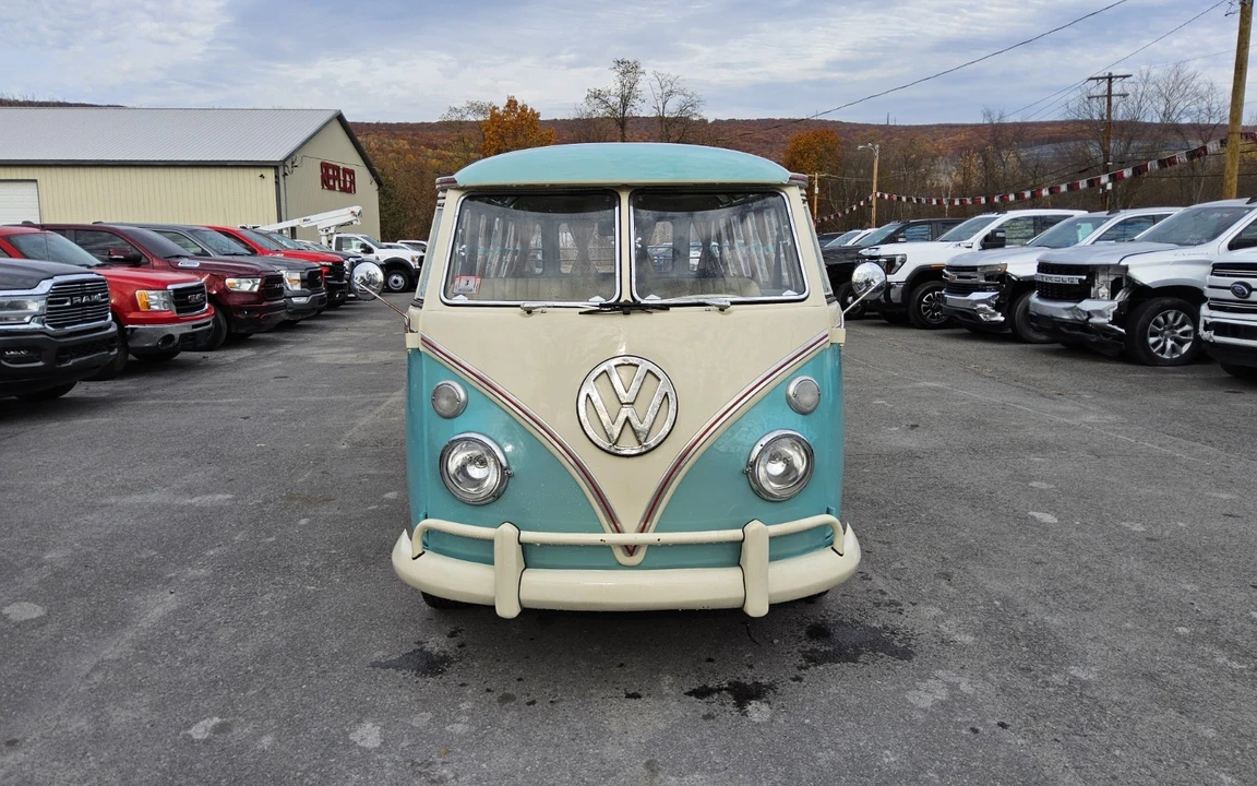 1975 Volkswagen Bay-Window Bus - Image 2 of 17