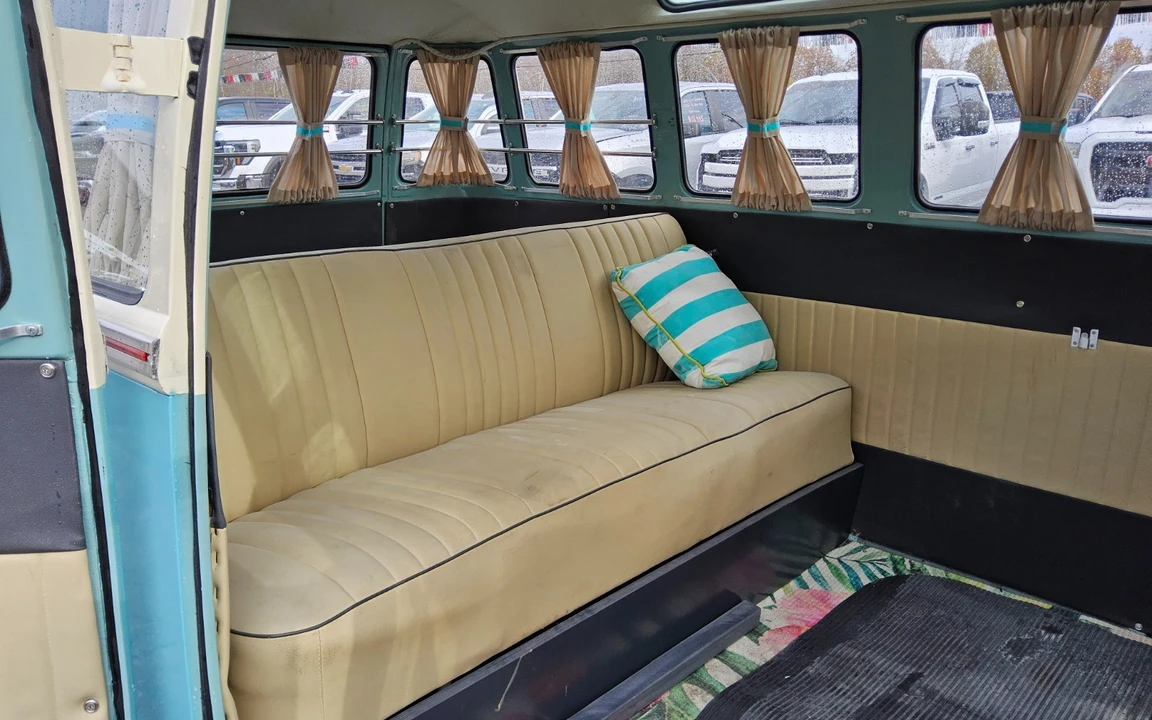 1975 Volkswagen Bay-Window Bus - Image 14 of 17