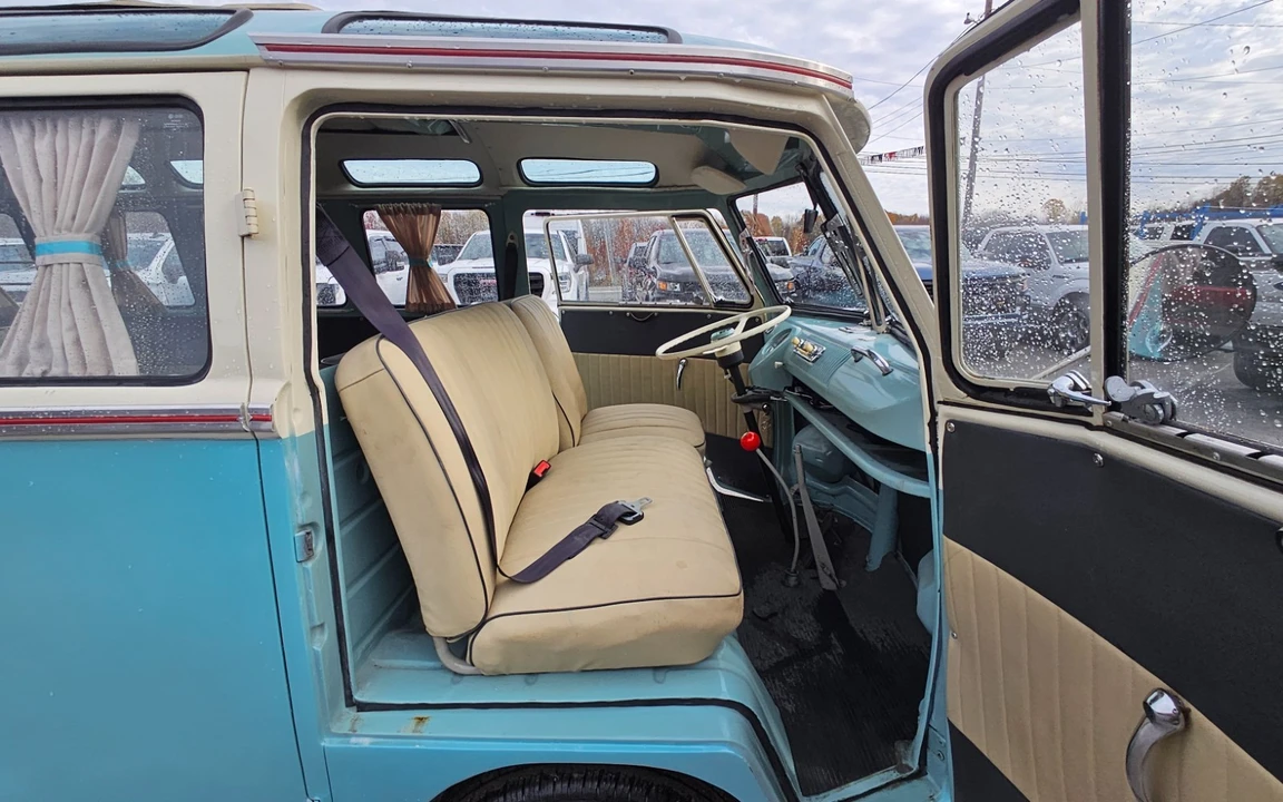 1975 Volkswagen Bay-Window Bus - Image 12 of 17