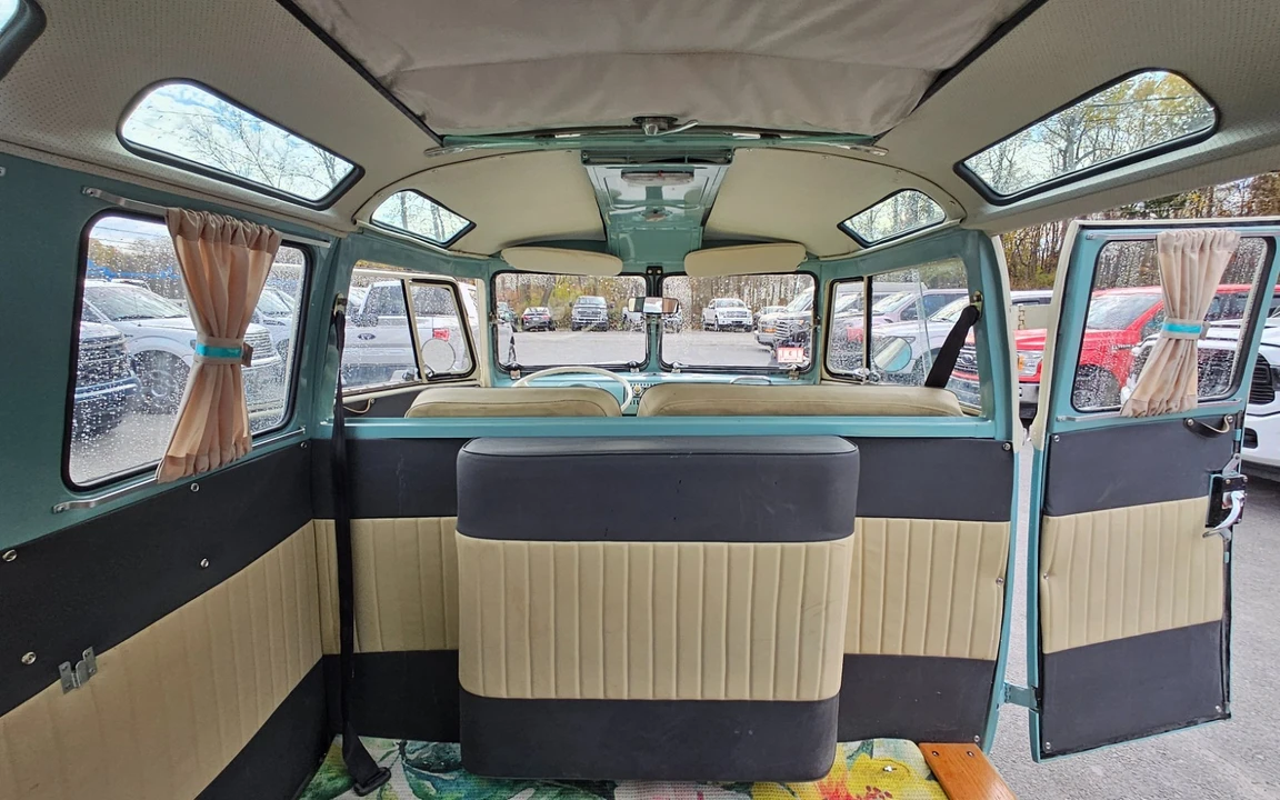 1975 Volkswagen Bay-Window Bus - Image 15 of 17