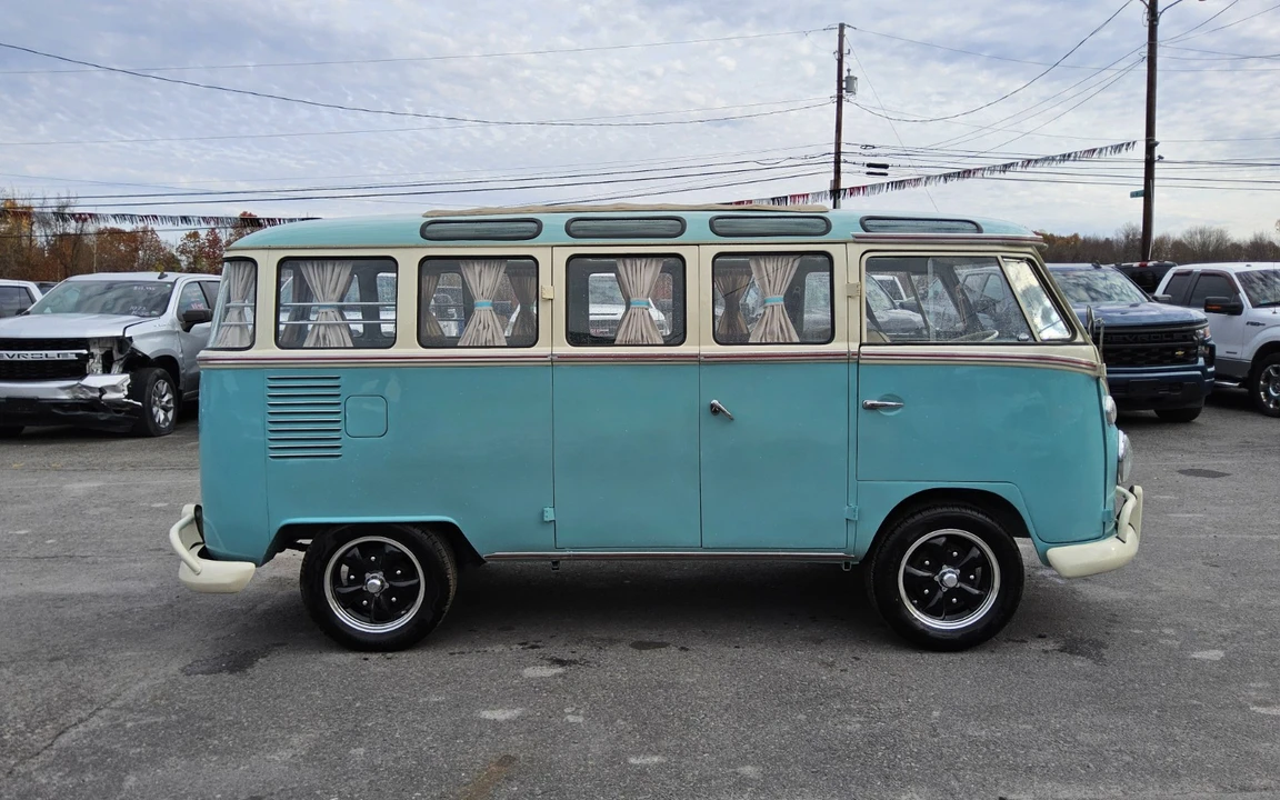 1975 Volkswagen Bay-Window Bus - Image 4 of 17