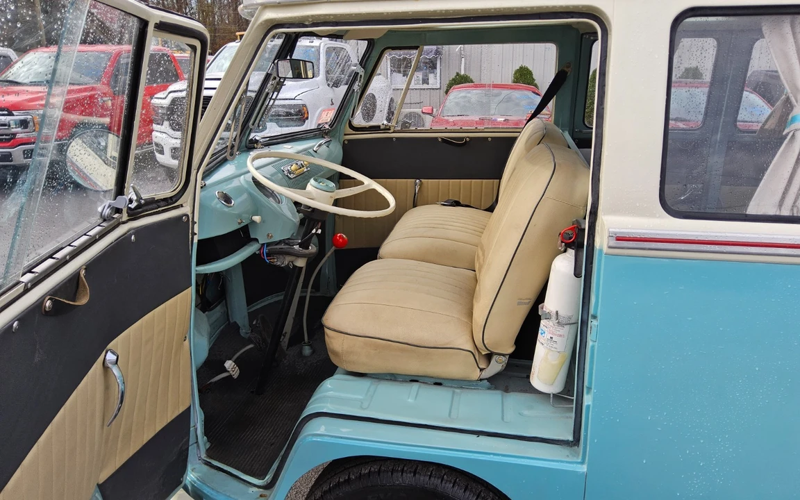 1975 Volkswagen Bay-Window Bus - Image 11 of 17