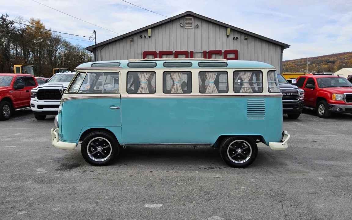 1975 Volkswagen Bay-Window Bus - Image 8 of 17