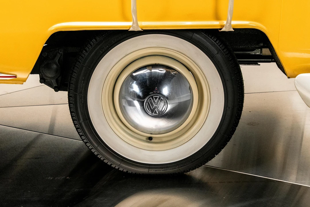 1975 Volkswagen Bay-Window Bus - Image 20 of 31