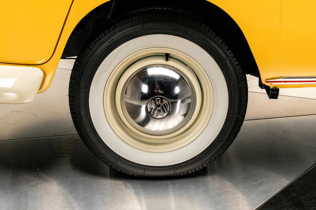 1975 Volkswagen Bay-Window Bus - Image 18 of 31
