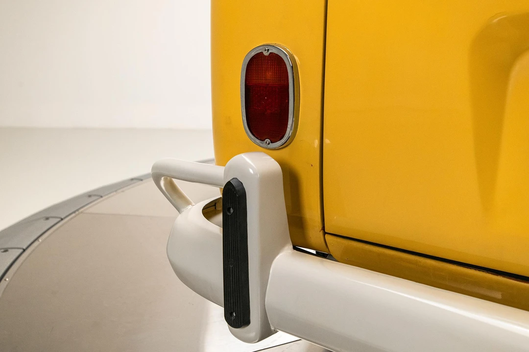 1975 Volkswagen Bay-Window Bus - Image 17 of 31