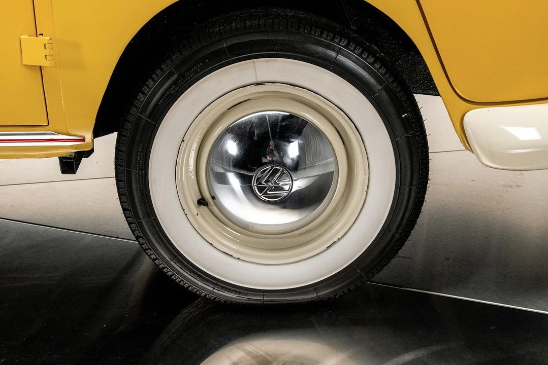 1975 Volkswagen Bay-Window Bus - Image 19 of 31