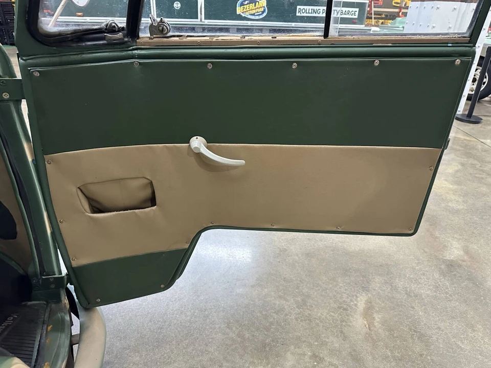 1975 Volkswagen Bay-Window Bus - Image 21 of 21