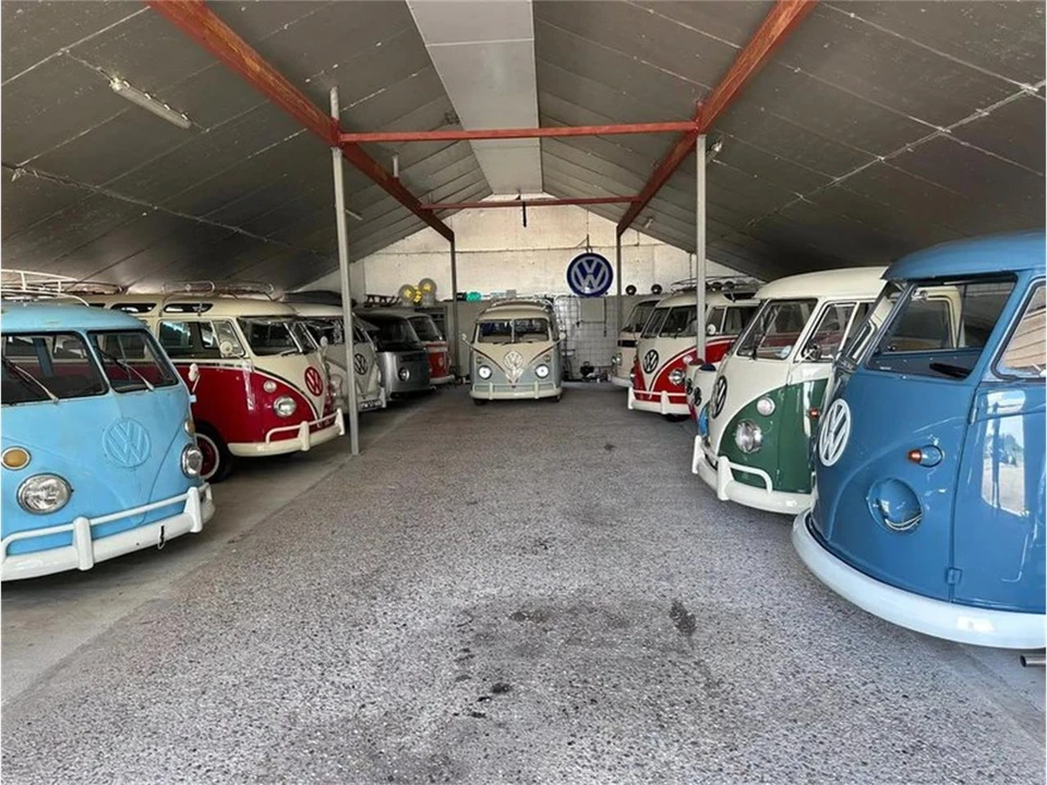 1975 Volkswagen Split-Window Bus - Image 24 of 25