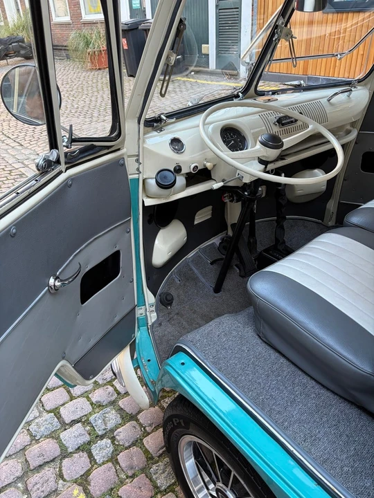 1975 Volkswagen Split-Window Bus - Image 19 of 30