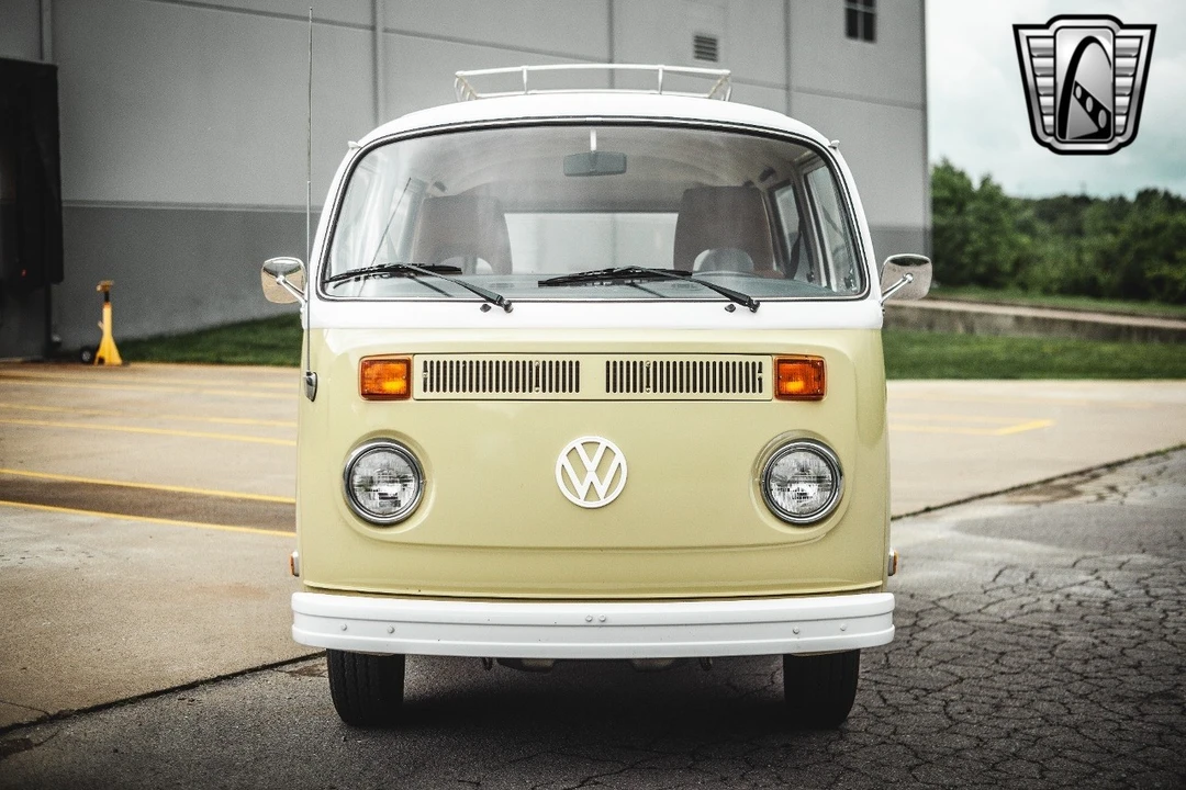 1975 Volkswagen Split-Window Bus - Image 5 of 12