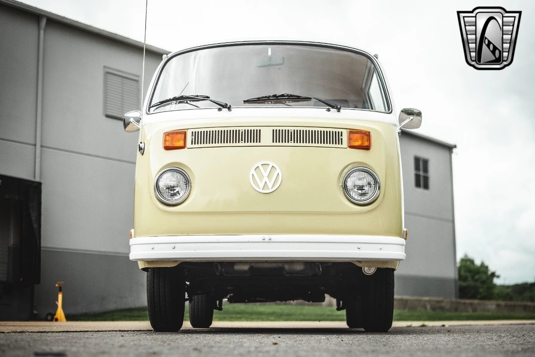 1975 Volkswagen Split-Window Bus - Image 7 of 12