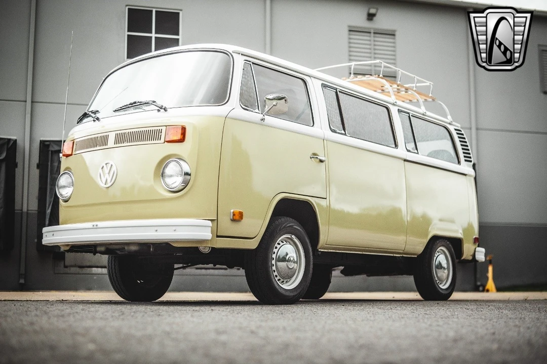 1975 Volkswagen Split-Window Bus - Image 10 of 12