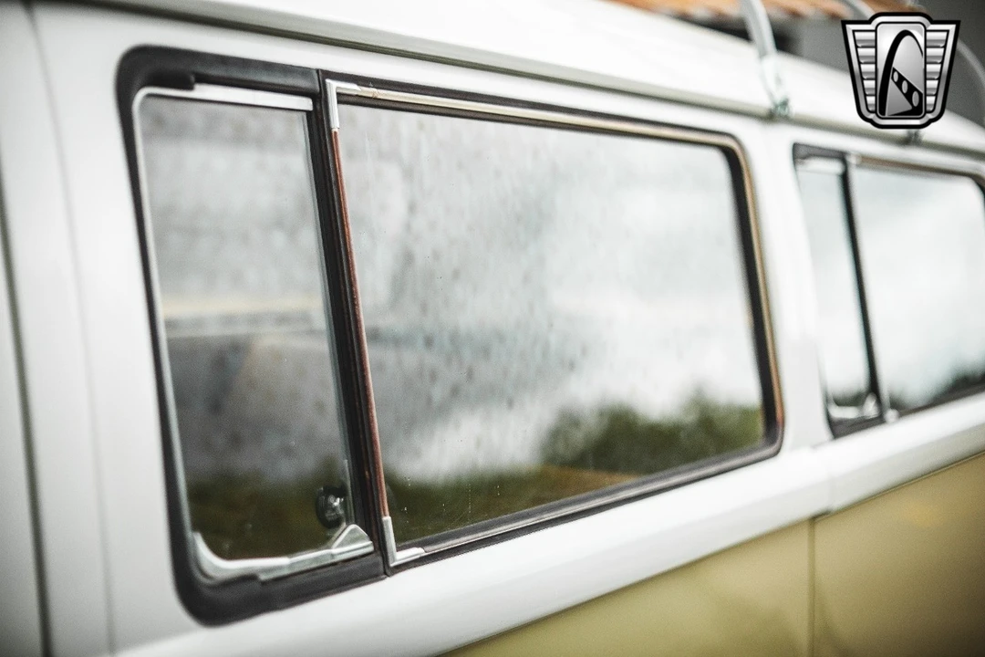 1975 Volkswagen Split-Window Bus - Image 12 of 12