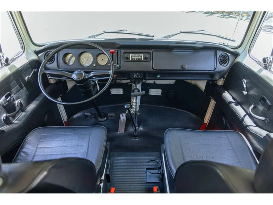 1975 Volkswagen Bay-Window Bus - Image 9 of 31