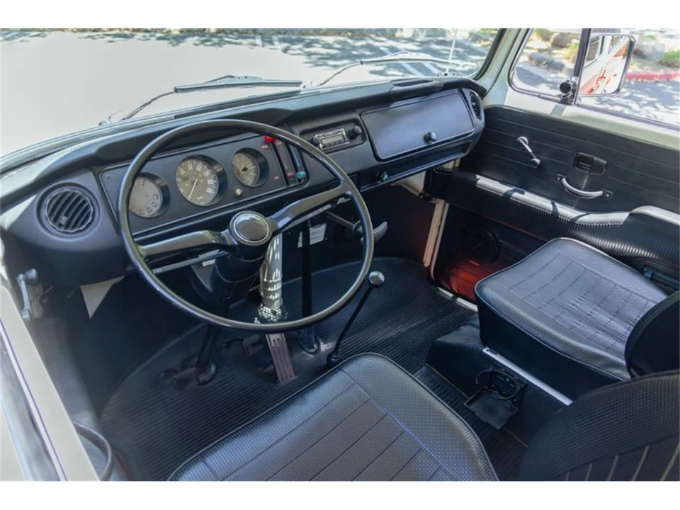 1975 Volkswagen Bay-Window Bus - Image 8 of 31