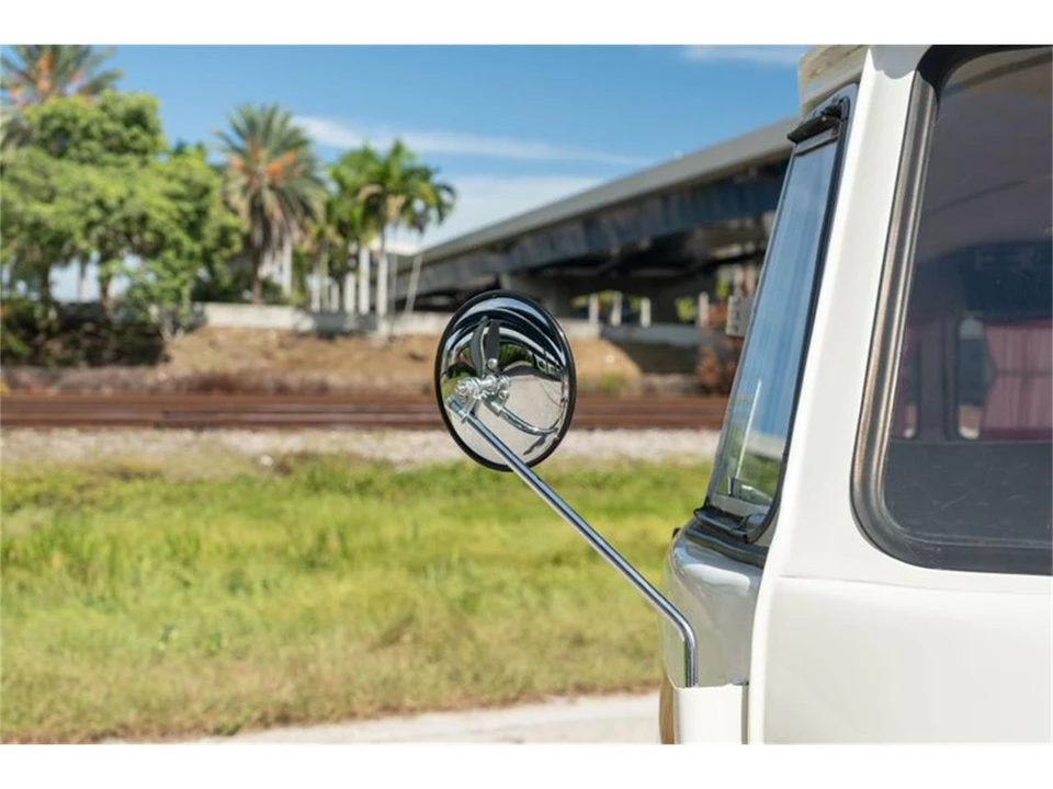 1975 Volkswagen Bay-Window Bus - Image 9 of 31