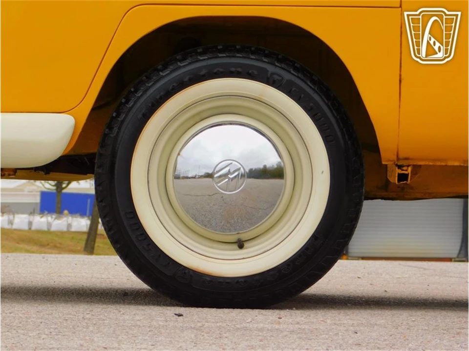 1975 Volkswagen Bay-Window Bus - Image 7 of 31
